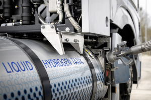Daimler Truck and Linde Engineering jointly developed sLH2, a refueling technology for subcooled liquid hydrogen.
