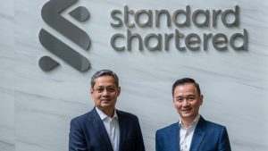 Khuresh Faizullabhoy, Managing Director & Chief Operating Officer, Trade at Standard Chartered and Yung C. Ooi, Senior Vice President for Commercial, Asia Pacific, DHL Express (from left to right)