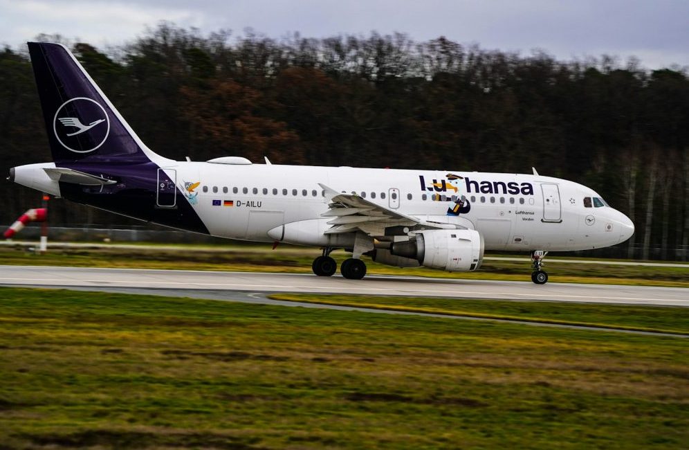 Photo by Jan Rosolino a large jetliner sitting on top of an airport runway