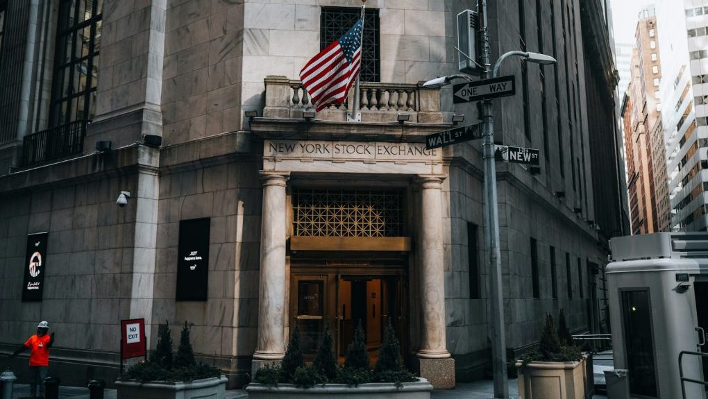 Photo by István Szitás A tall building with a flag on top of it